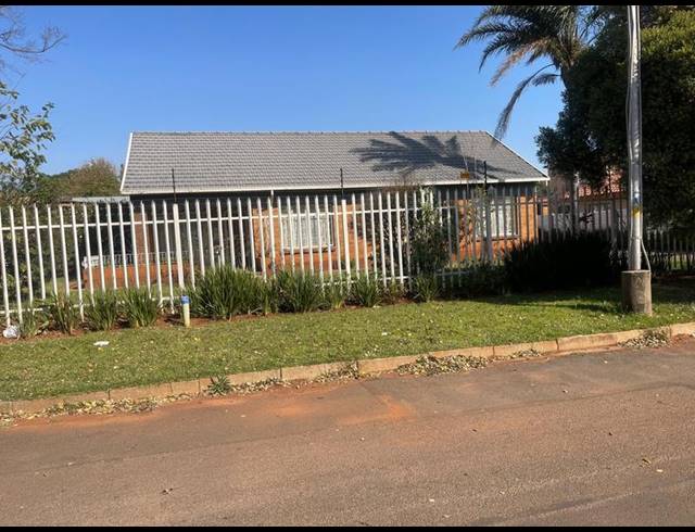 7 BEDROOM HOUSE FOR SALE IN RHODESFIELD